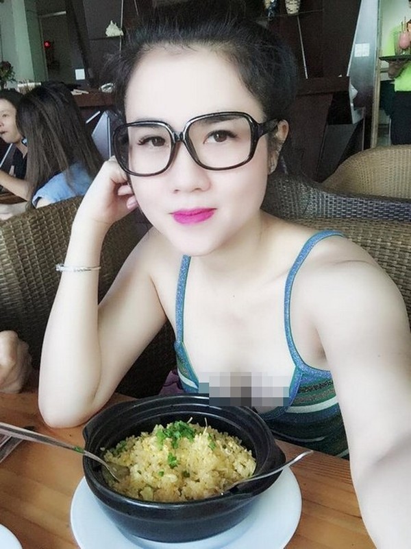 Chi gai Ngoc Trinh gay tranh cai vi thuong chup anh khoe nguc-Hinh-8