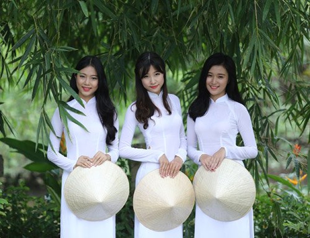 Ngam nu sinh Viet diu dang trong ta ao dai trang-Hinh-4