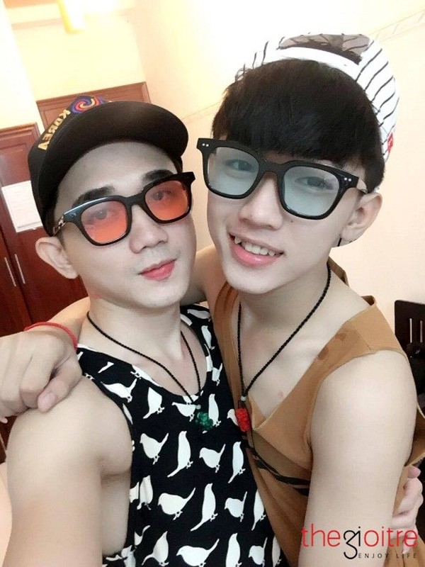 Tiet lo cach the hien tinh cam cua cac cap doi dong tinh