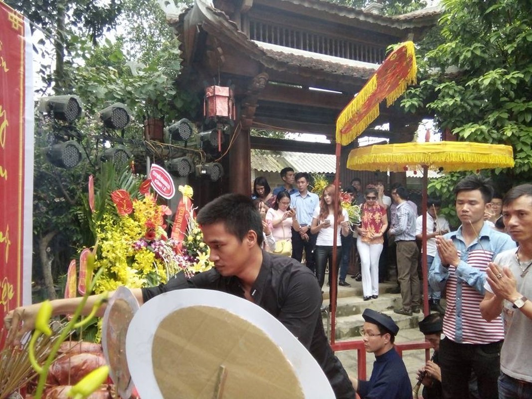 Le Roi bi dan mang cham choc vi di cung To nghe-Hinh-3