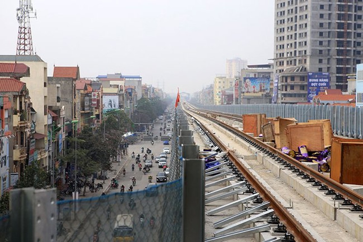 Ngam tuyen duong sat tren cao phuc vu 3 van khach moi gio o HN-Hinh-12