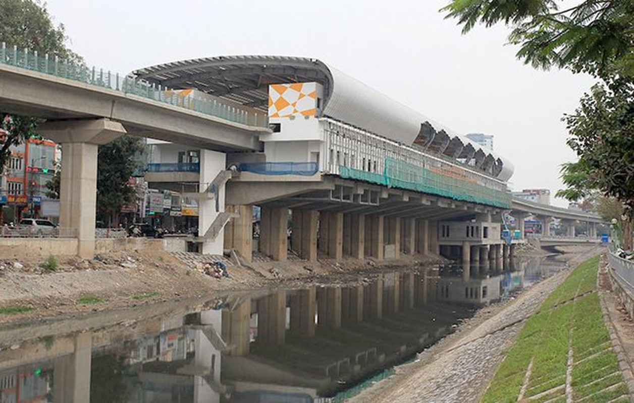 Ngam tuyen duong sat tren cao phuc vu 3 van khach moi gio o HN-Hinh-13