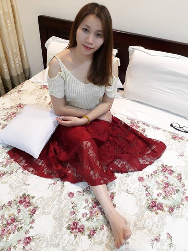 Gap co gai mot chan xu Thanh dang khien dan mang 