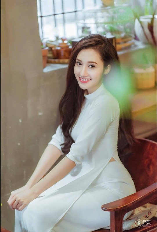 &quot;Ban sao Yoona&quot; khoe dang chuan, mat xinh trong ta ao dai-Hinh-5