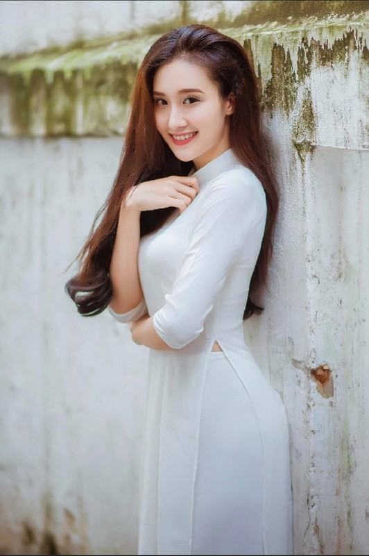 &quot;Ban sao Yoona&quot; khoe dang chuan, mat xinh trong ta ao dai-Hinh-7