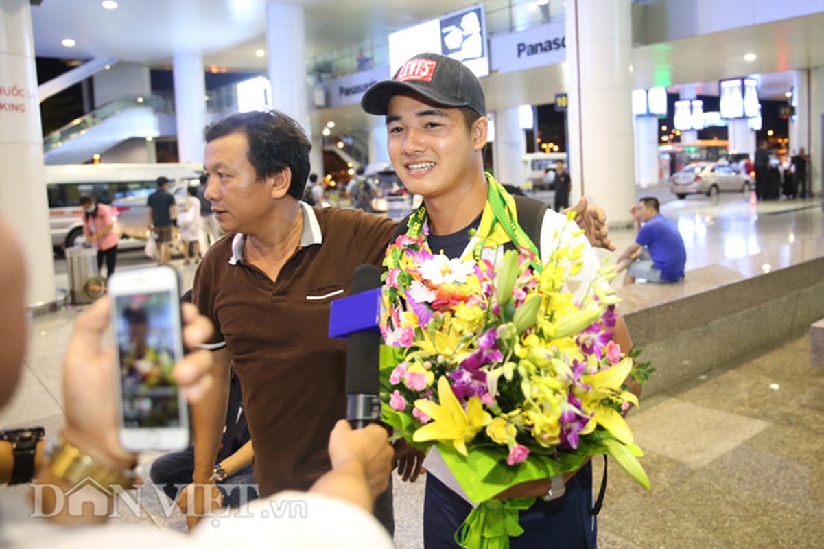 Co gai vang Duong Thuy Vi rang ro trong ngay tro ve-Hinh-12