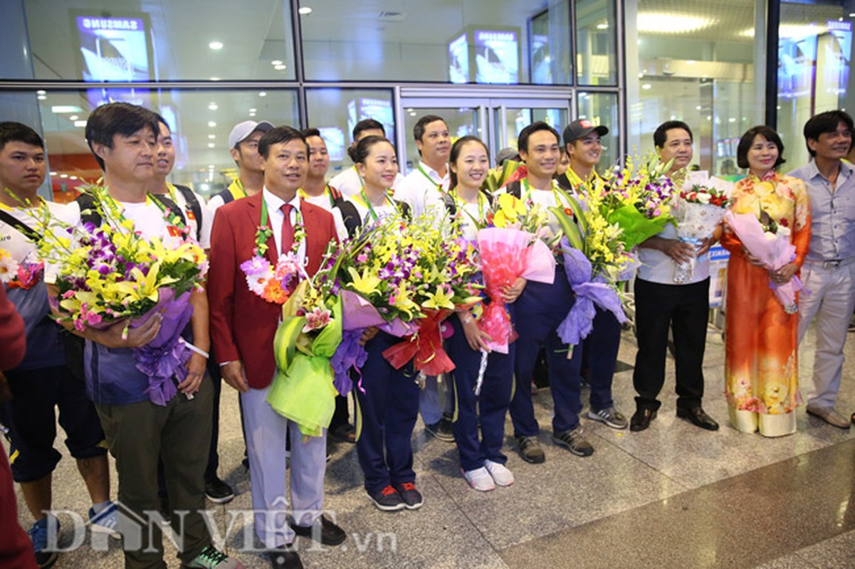 Co gai vang Duong Thuy Vi rang ro trong ngay tro ve-Hinh-13