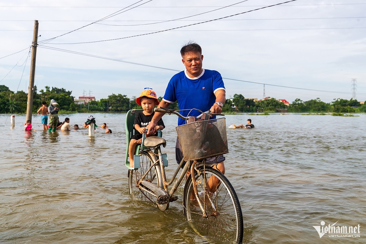 Cuoc song tai xa ngoai thanh Ha Noi 3 ngay chim trong bien nuoc-Hinh-10