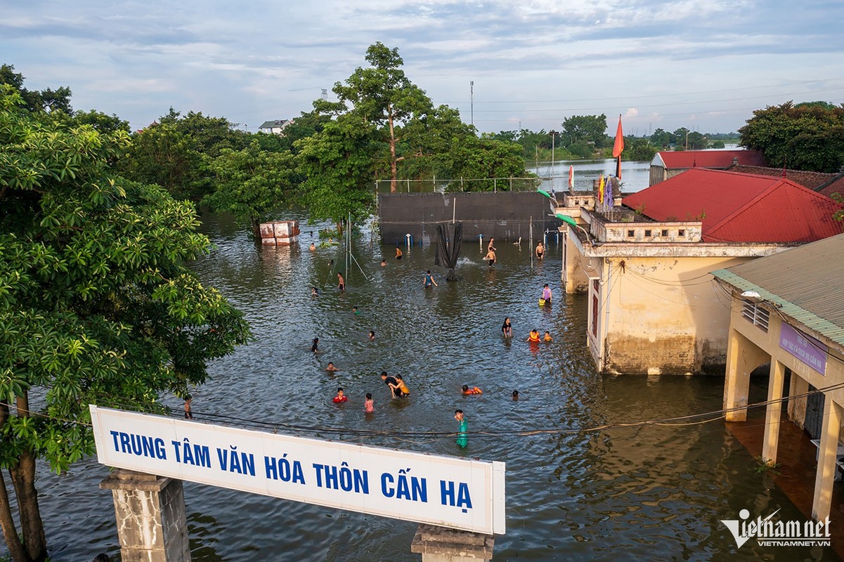 Cuoc song tai xa ngoai thanh Ha Noi 3 ngay chim trong bien nuoc-Hinh-2