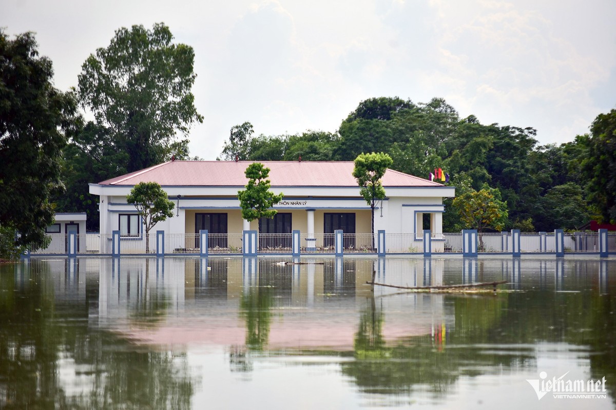 Cuoc song tai xa ngoai thanh Ha Noi 3 ngay chim trong bien nuoc-Hinh-4