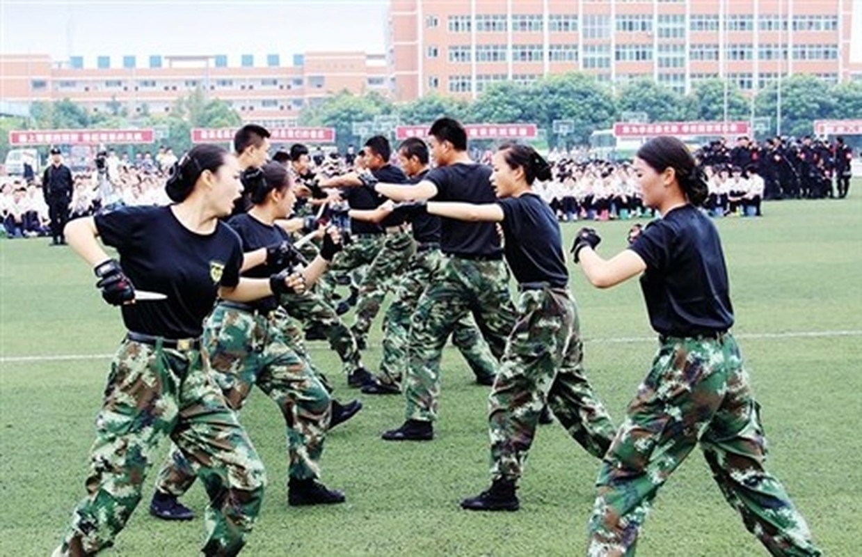 Chon nghe tiep vien hang khong, can xem ho kho luyen ra sao-Hinh-6