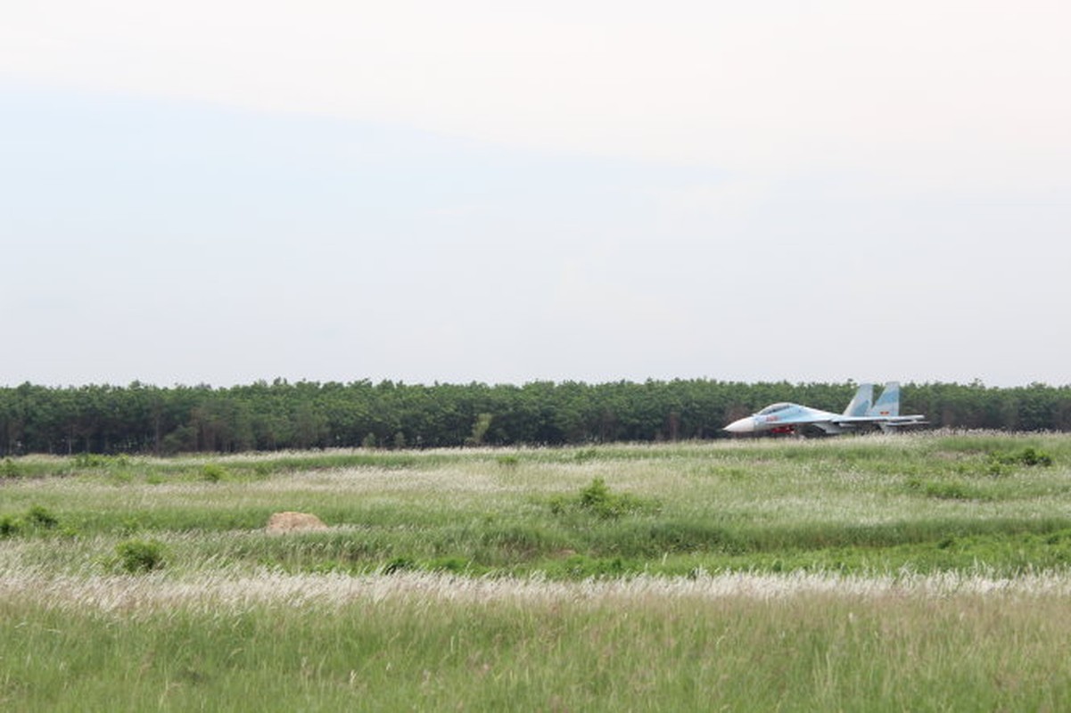 Mot ngay huan luyen bay cung tiem kich Su-30MK2-Hinh-10