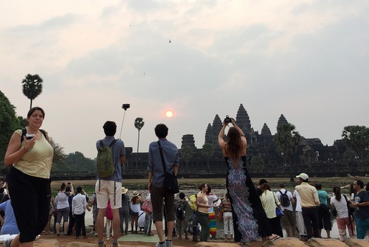 Ngam den Angkor Wat ngai ngu trong mot binh minh se lanh-Hinh-2