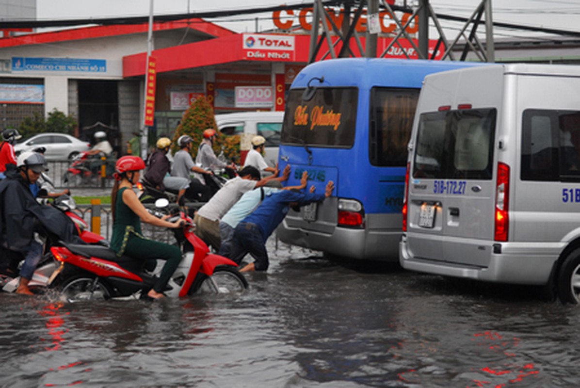 View - 	Hái ra tiền với ngập lụt tại TP HCM