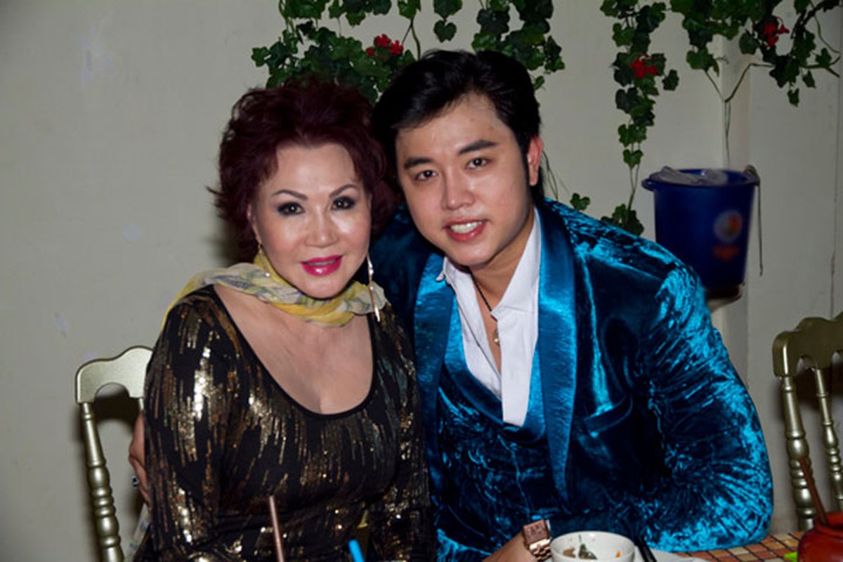 Diem danh loat “phi cong” showbiz Viet yeu dai gia giau co-Hinh-2