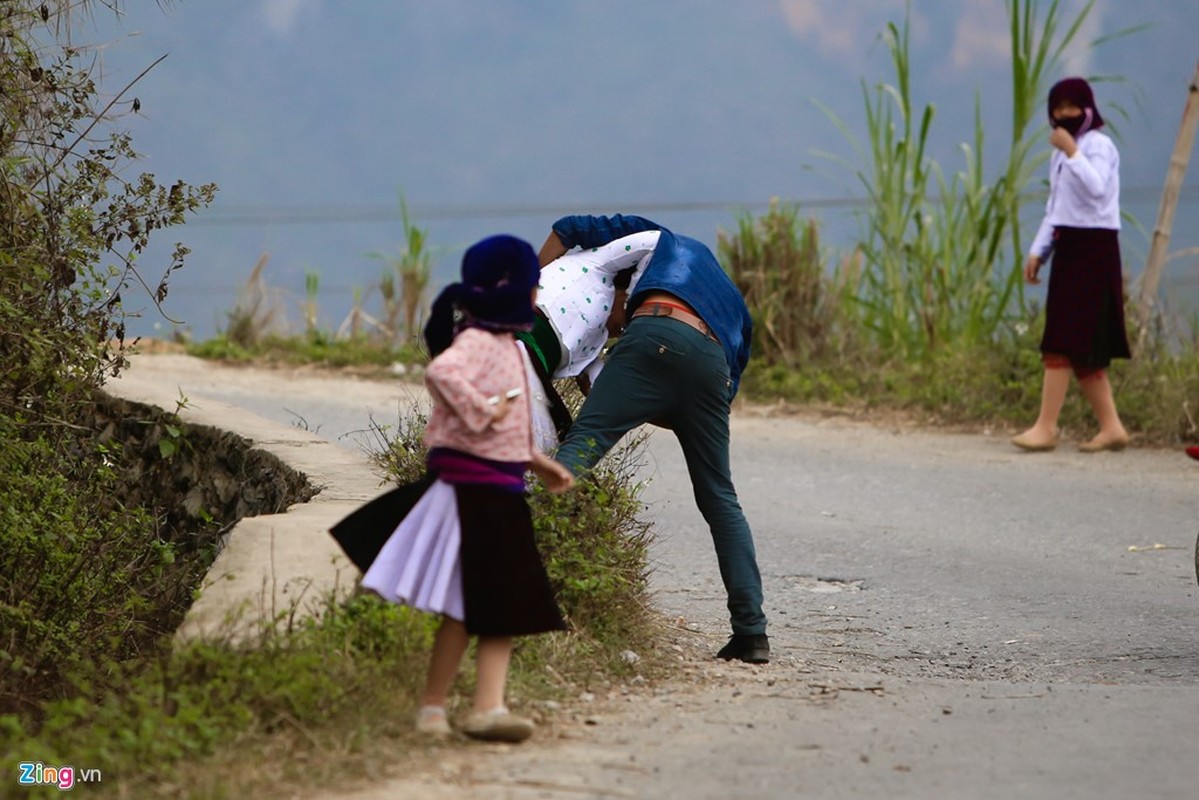 Can canh bat nguoi ve lam vo giua duong vang o Ha Giang-Hinh-11