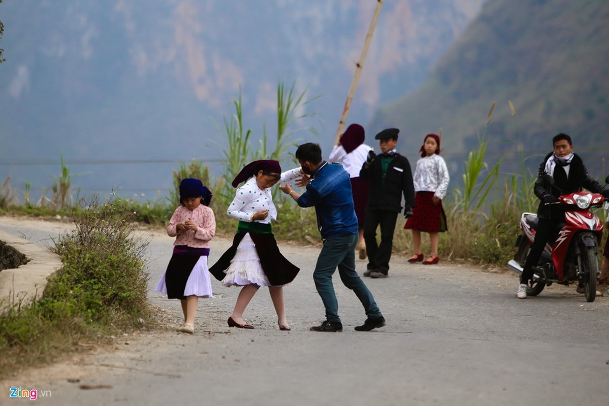 Can canh bat nguoi ve lam vo giua duong vang o Ha Giang-Hinh-9