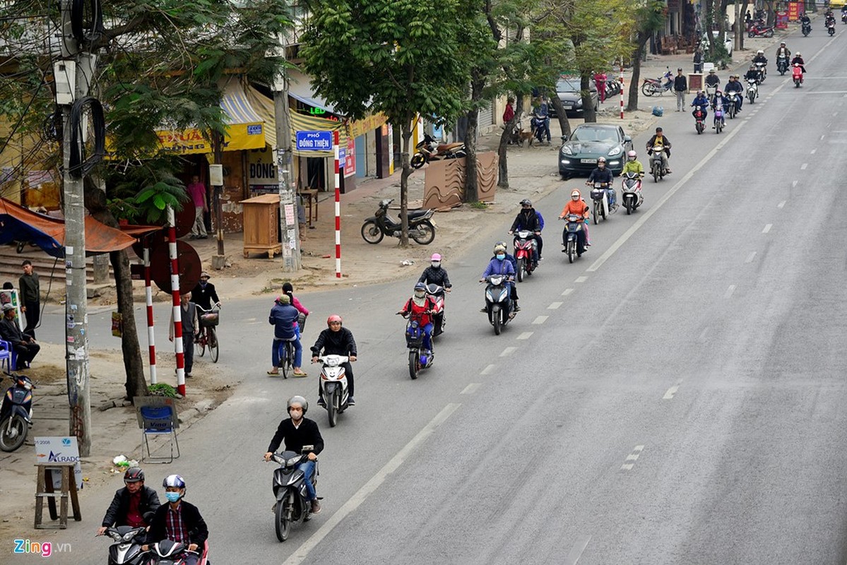 Anh: Ngac nhien canh nguoi di xe may dung lan o Hai Phong-Hinh-4