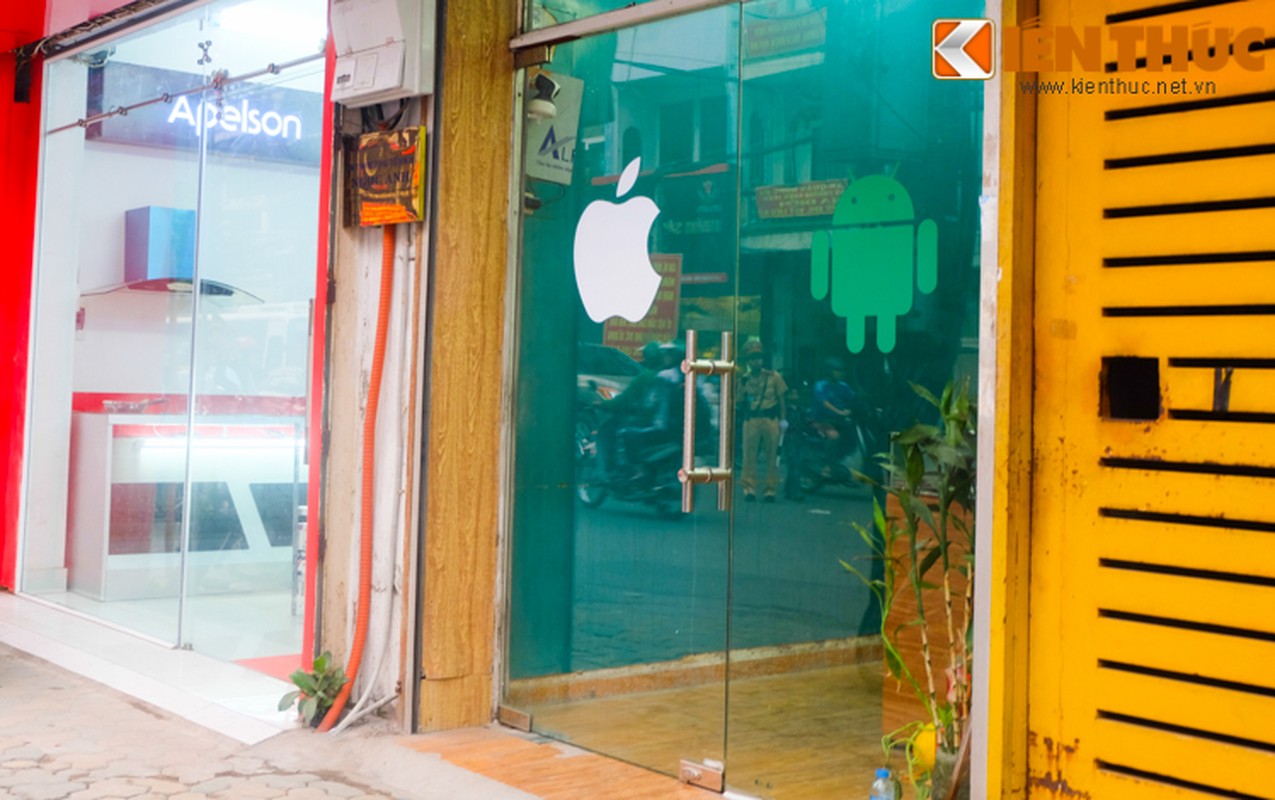 Loat bien quang cao bi Apple doi go ngap duong pho Ha Noi-Hinh-5