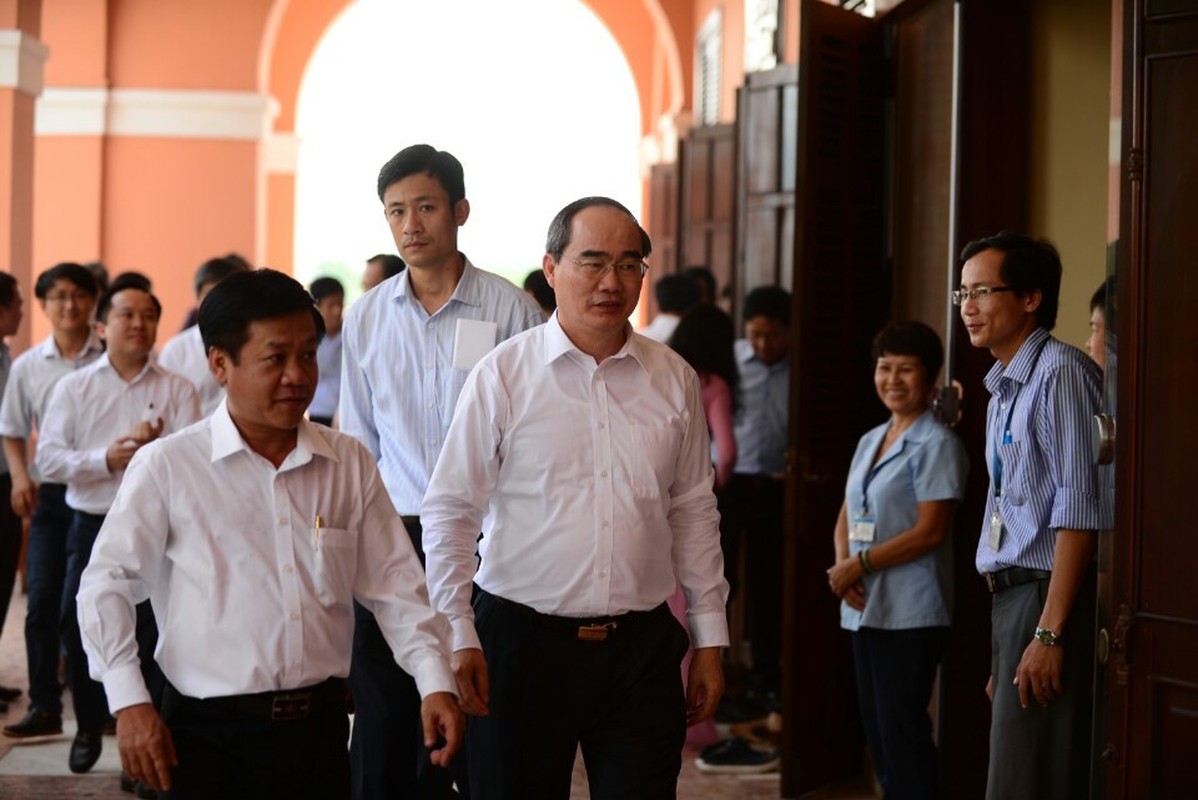 Anh: Tan Bi thu TP HCM Nguyen Thien Nhan tham Ben Nha Rong-Hinh-10