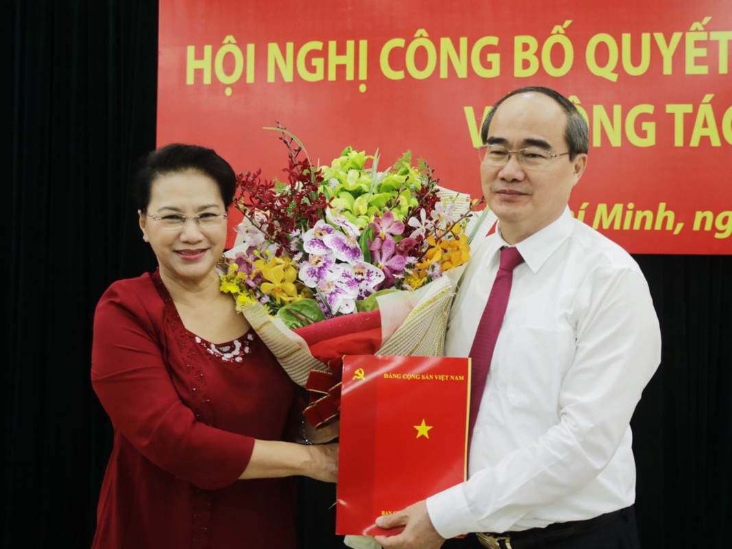 Anh: Tan Bi thu TP HCM Nguyen Thien Nhan tham Ben Nha Rong