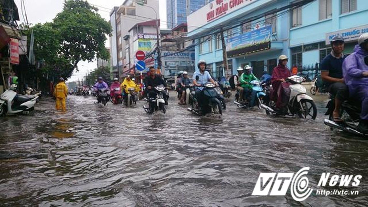 Anh: Ha Noi ngap nhu song sau con mua giong nhu trut-Hinh-10