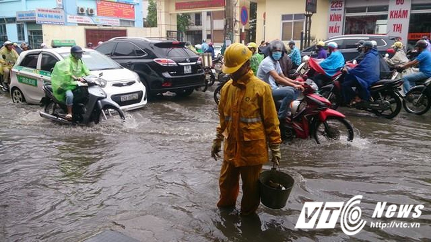 Anh: Ha Noi ngap nhu song sau con mua giong nhu trut-Hinh-14