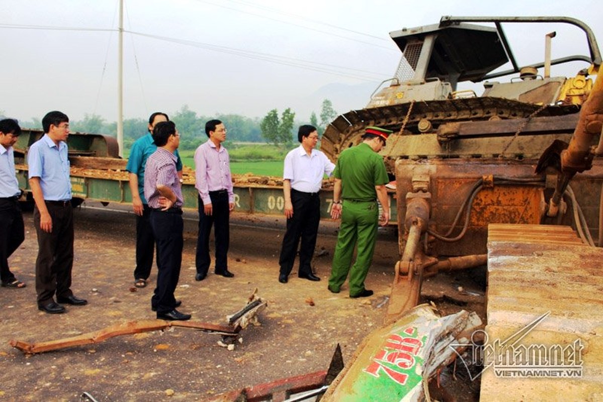 Hien truong tai nan xe khach khien 5 nguoi chet o Binh Dinh-Hinh-8