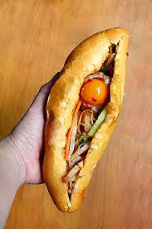 3 xe banh mi nhan “la” cua Sai Gon-Hinh-2