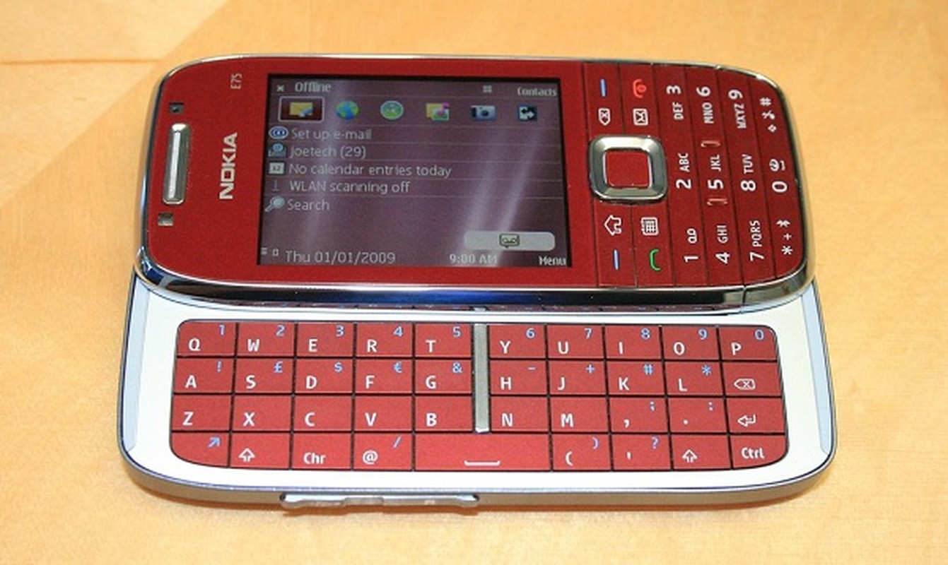 Nokia tung thu bon tien nho mau dien thoai ban phim QWERTY-Hinh-10