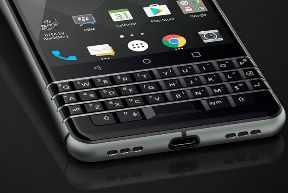 Smartphone 5G ban phim QWERTY gop cong “hoi sinh” BlackBerry-Hinh-6