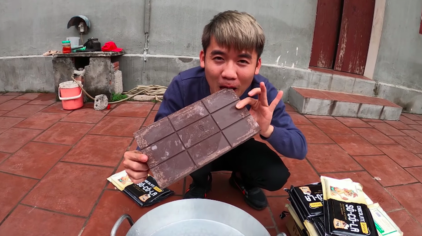 Con trai Ba Tan Vlog bi phat nang vi nau chao ga nguyen long-Hinh-12