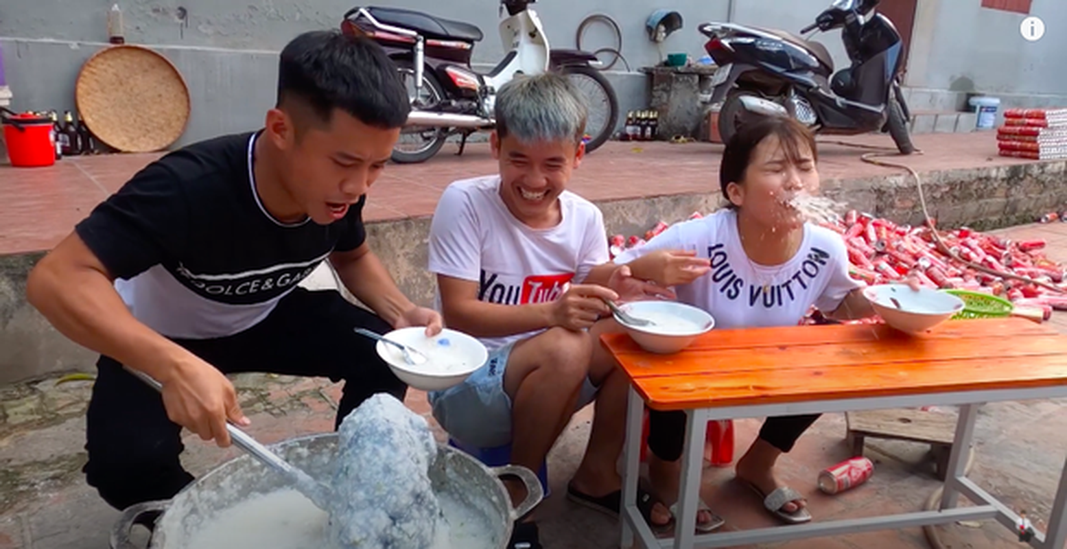 Con trai Ba Tan Vlog bi phat nang vi nau chao ga nguyen long-Hinh-7