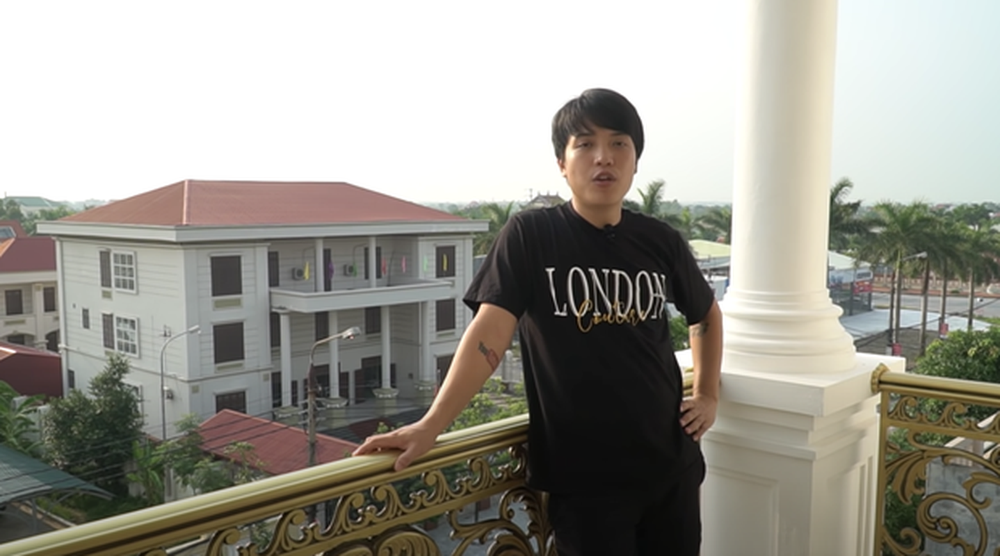 Youtuber bi ghet nhat Viet Nam khoe biet phu phong cach hoang gia-Hinh-11