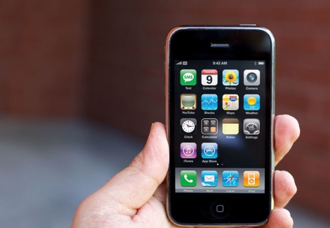 Top 5 iPhone te nhat lich su Apple van ban “dat nhu tom tuoi”-Hinh-7