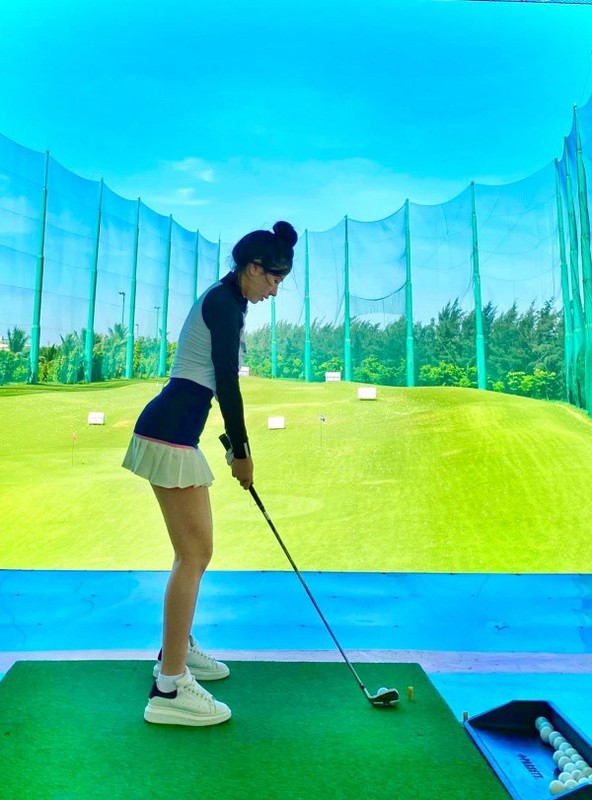 Hotgirl Ha Thanh khien ca san golf “dan mat” vi body nuot na-Hinh-2