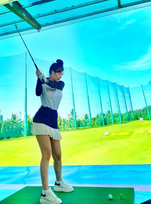 Hotgirl Ha Thanh khien ca san golf “dan mat” vi body nuot na-Hinh-3