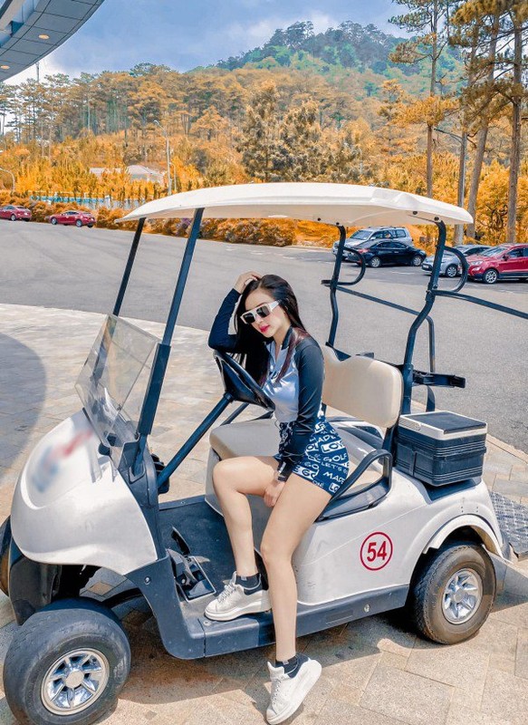 Hotgirl Ha Thanh khien ca san golf “dan mat” vi body nuot na-Hinh-4