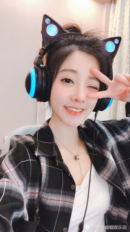 Nu streamer ty phu Trung Quoc gap su co nghiem trong ngay tren song-Hinh-6