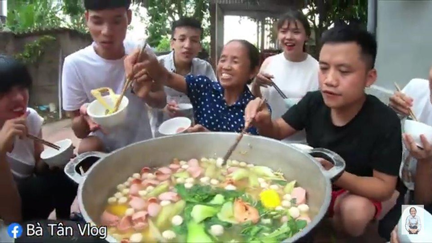 Mo lon mung 4 trieu subcribes va nhung lan an mung “lo” cua ba Tan Vlog-Hinh-11