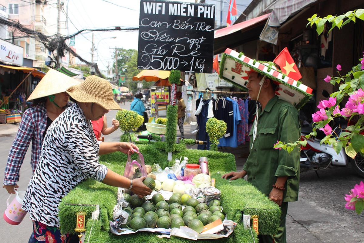 Xe ban trai cay “doc nhat vo nhi” giua Sai Gon-Hinh-2