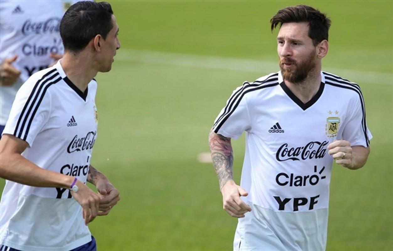 Don cho moi, Messi phai “dung do” Ronaldo hang ngay