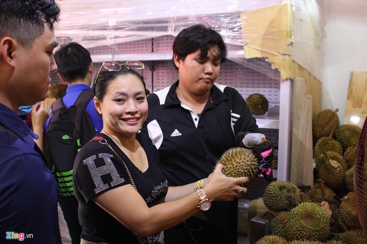 Nguoi Sai Gon xep hang mua sau rieng, dat coc moi duoc mang ve an-Hinh-8