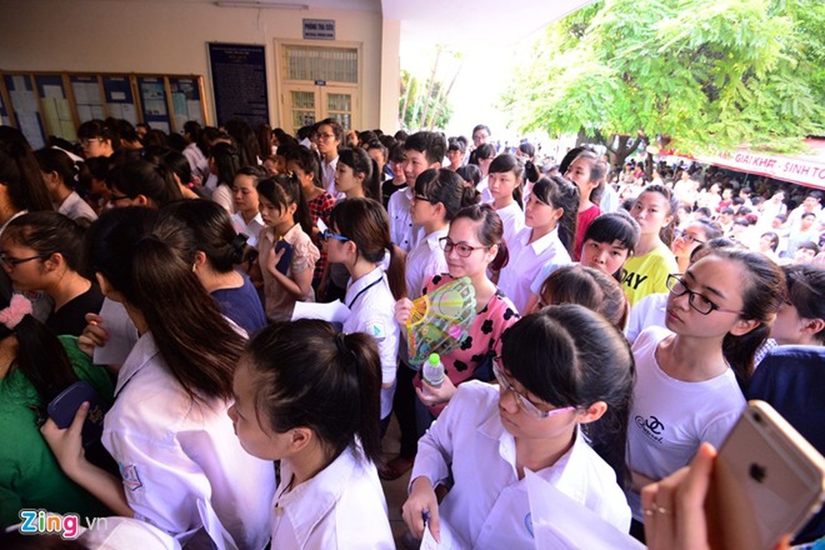 Anh dep ve si tu di thi ngay dau tien o Ha Noi-Hinh-10