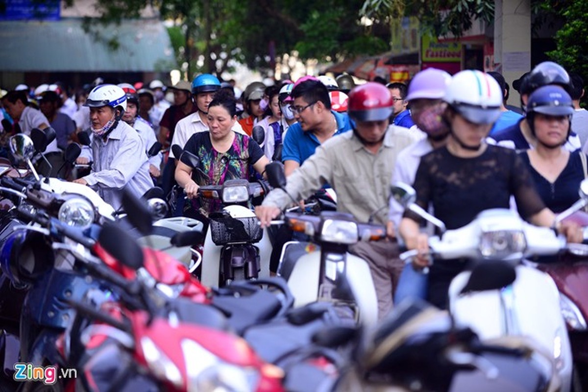 Anh dep ve si tu di thi ngay dau tien o Ha Noi-Hinh-2