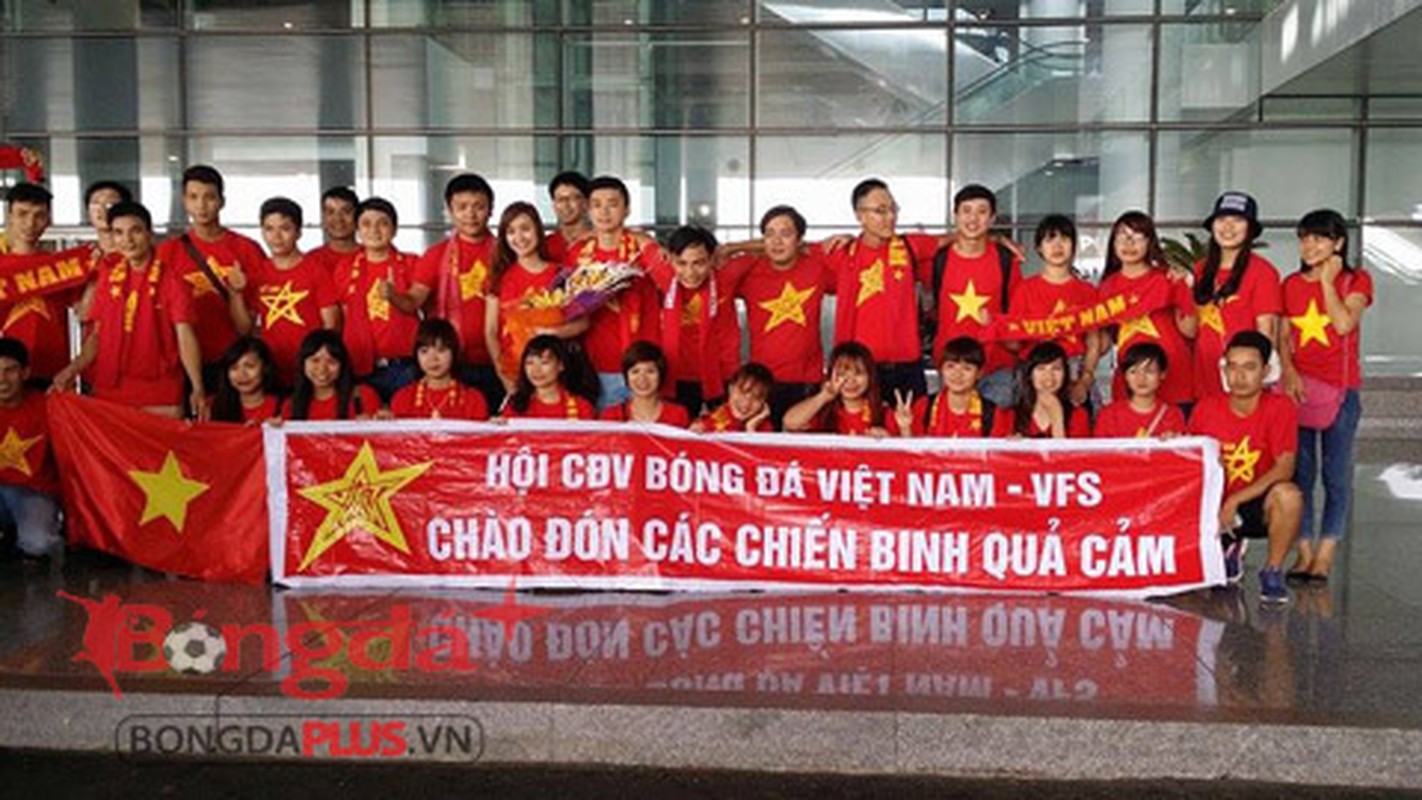 U23 Viet Nam tro ve trong vong vay cua hang tram fan-Hinh-14