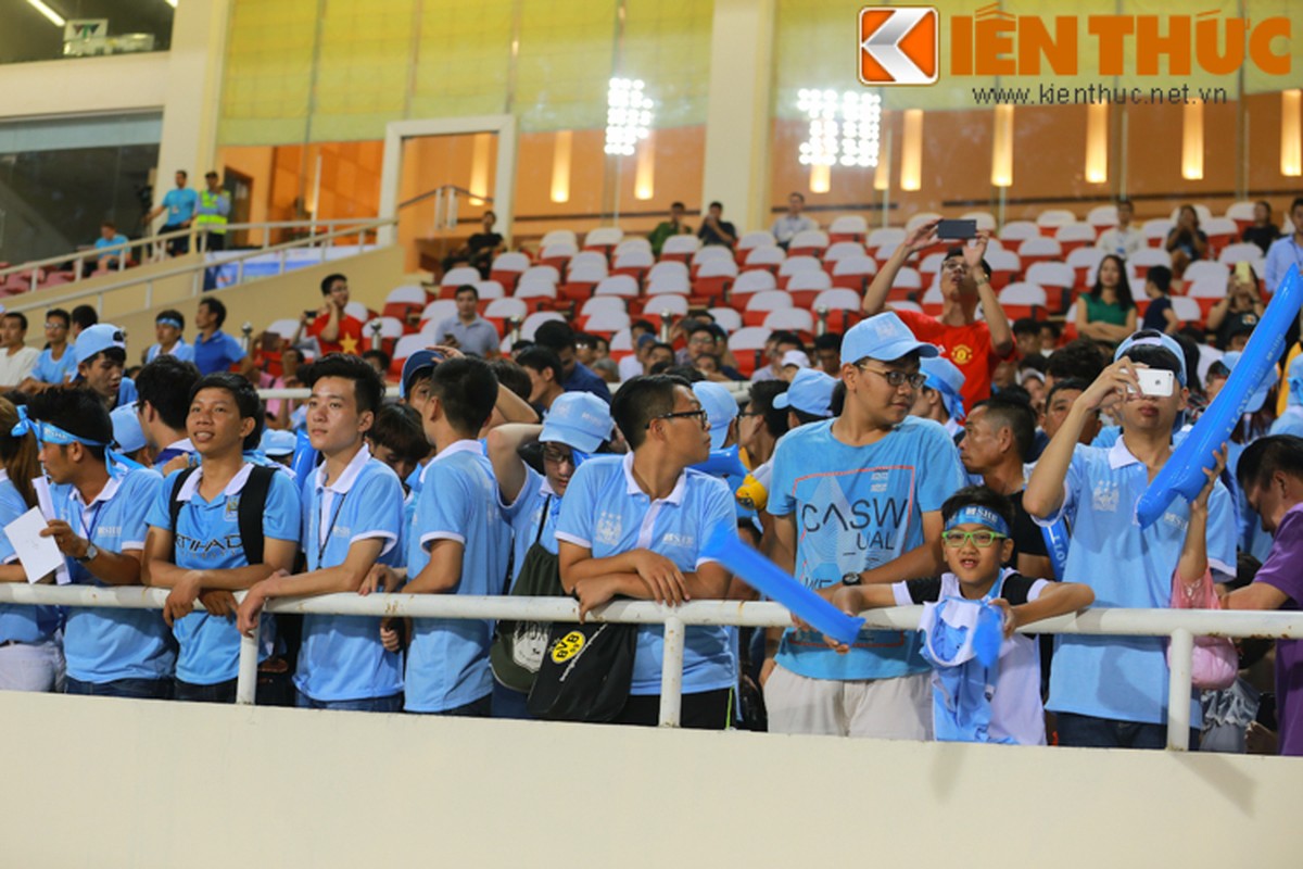 Fan Viet da mat voi buoi tap cua cau thu Man City-Hinh-2