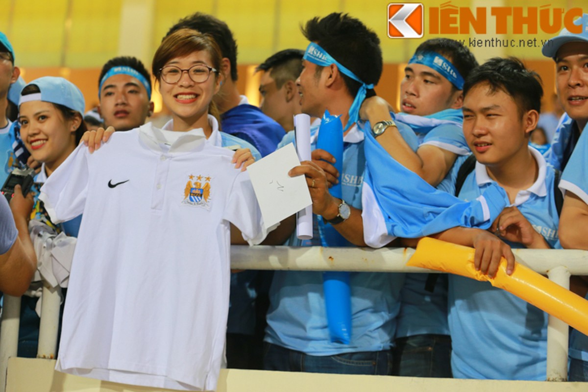 Fan Viet da mat voi buoi tap cua cau thu Man City-Hinh-8