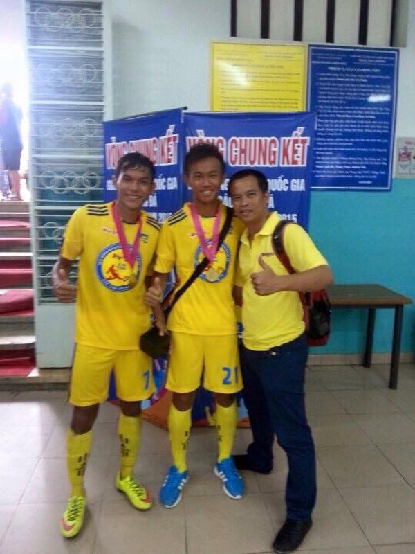 Chan dung chang cau thu Khmer lap cong cho U19 VN-Hinh-11