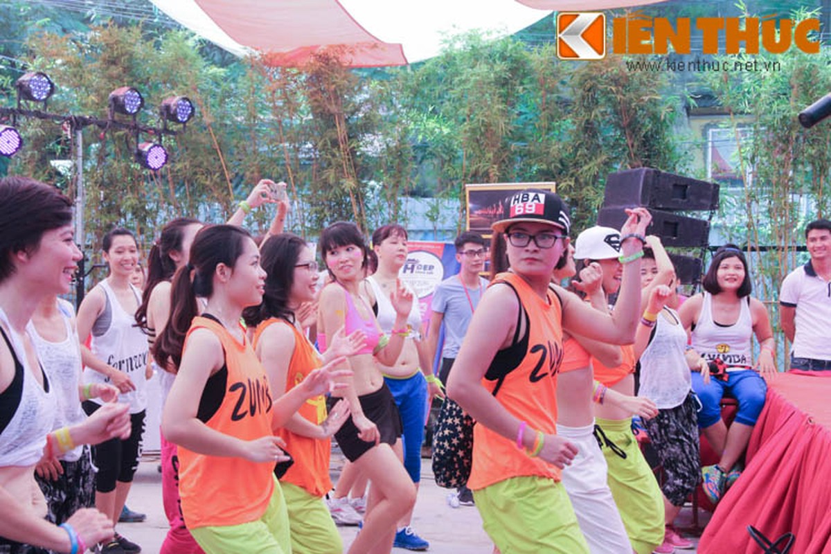 Gioi tre Ha thanh quay tung bung tai le hoi nhay Zumba-Hinh-4